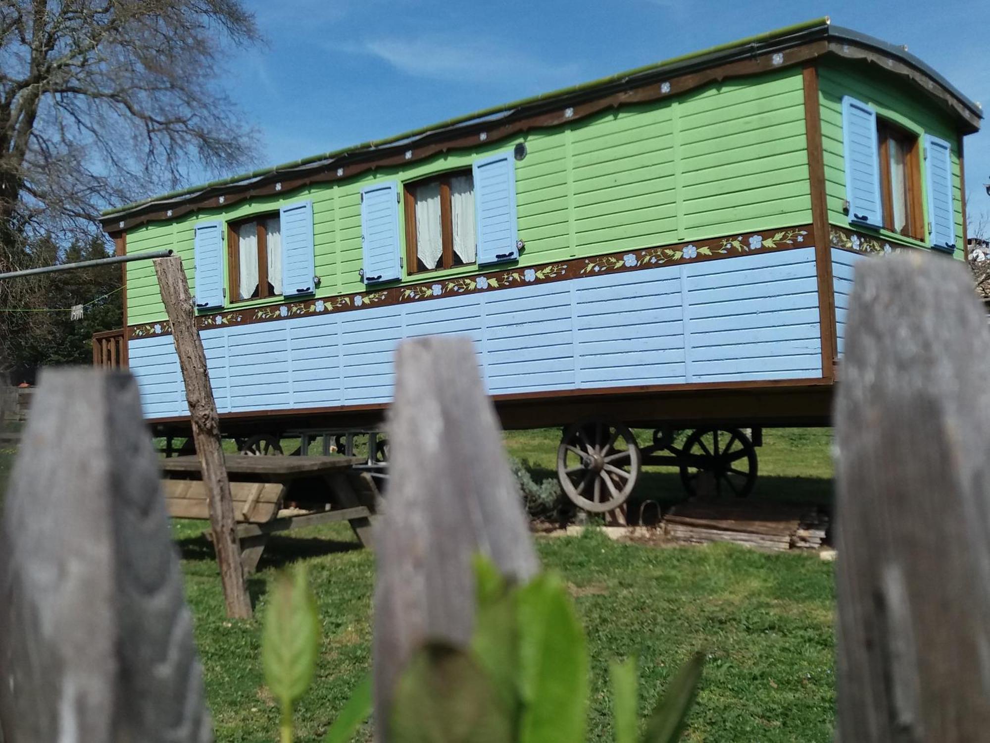Roulotte Fleur Des Champs Villa Sigalens Kültér fotó