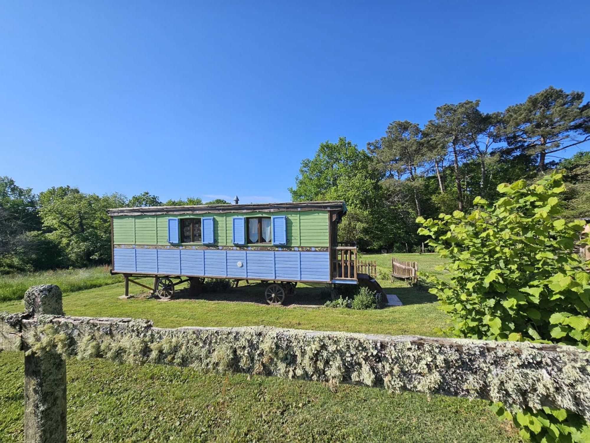 Roulotte Fleur Des Champs Villa Sigalens Kültér fotó