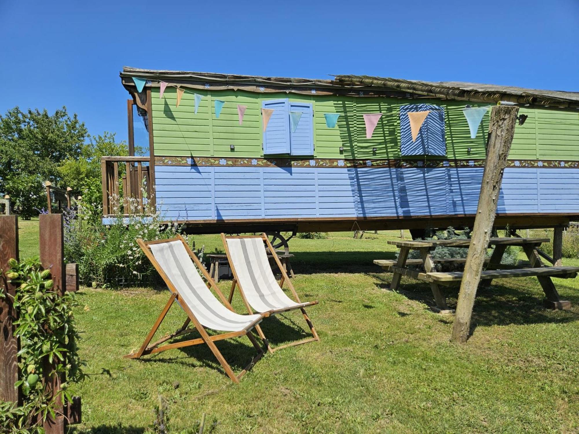 Roulotte Fleur Des Champs Villa Sigalens Kültér fotó